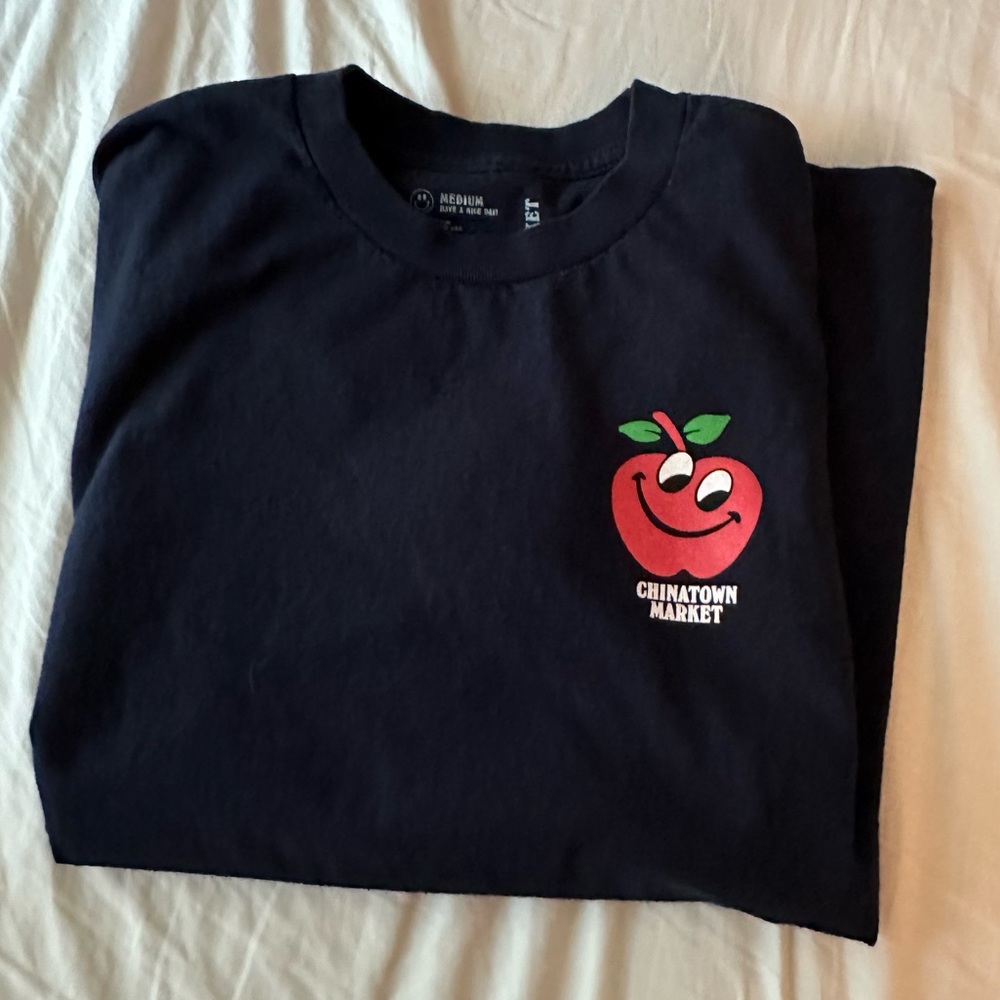 Chinatown Market apple t shirt